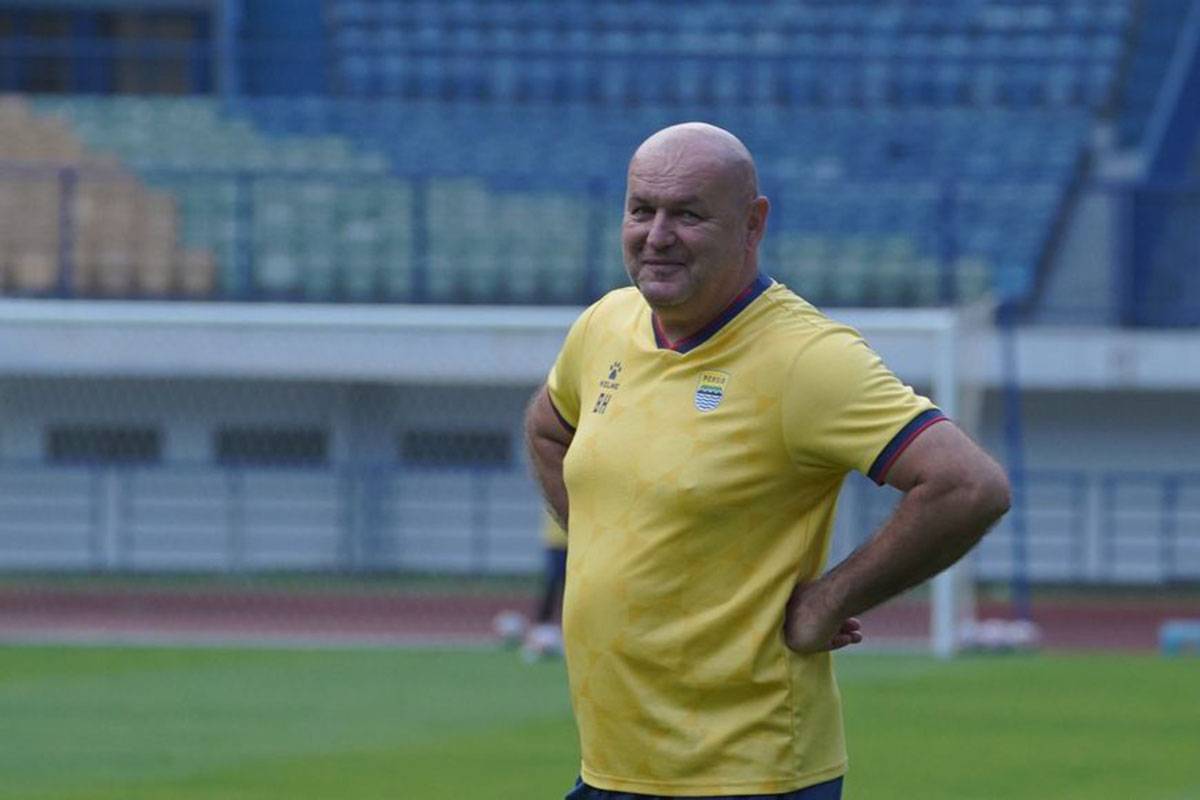 Bojak Hodak Minta Persib Bandung Tak Anggap Enteng PSBS Biak