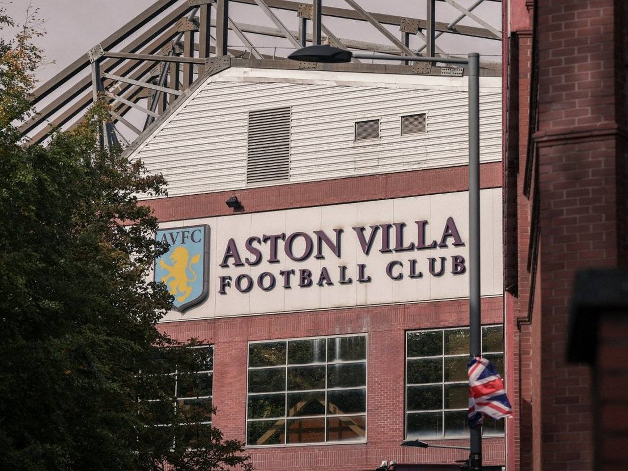 Fans Klub Israel Maccabi Tel Aviv Dilarang Datang ke Markas Aston Villa