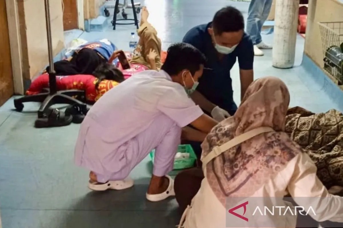 Tempat Tidur Penuh, Pasien IGD RSUD Cut Nyak Dhien Terpaksa Dirawat di Lantai