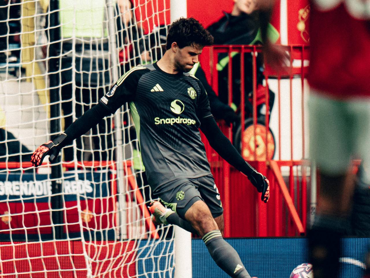 Lawan Liverpool, Manchester United Turunkan Senne Lammens