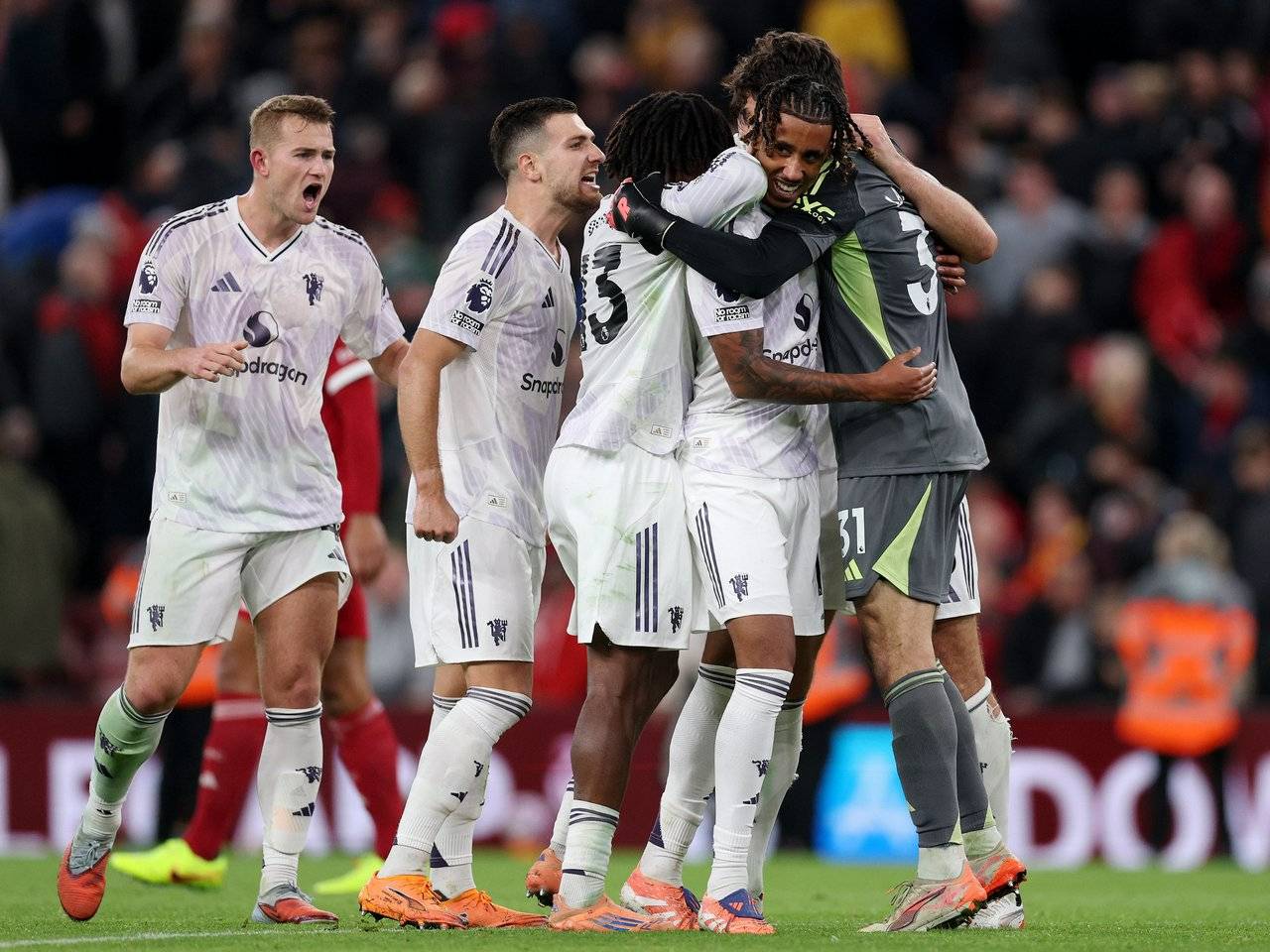 Klasemen Liga Primer Inggris 2025/26: Liverpool Dihajar MU, Arsenal Makin Nyaman