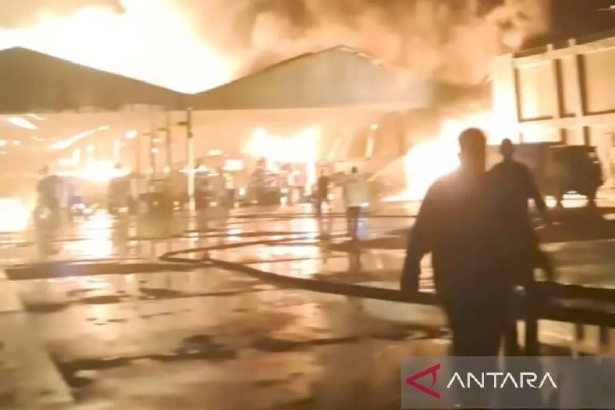 Pabrik Pengelola Limbah B3 Karawang Terbakar, Damkar Kerahkan 6 Unit Mobil Pemadam