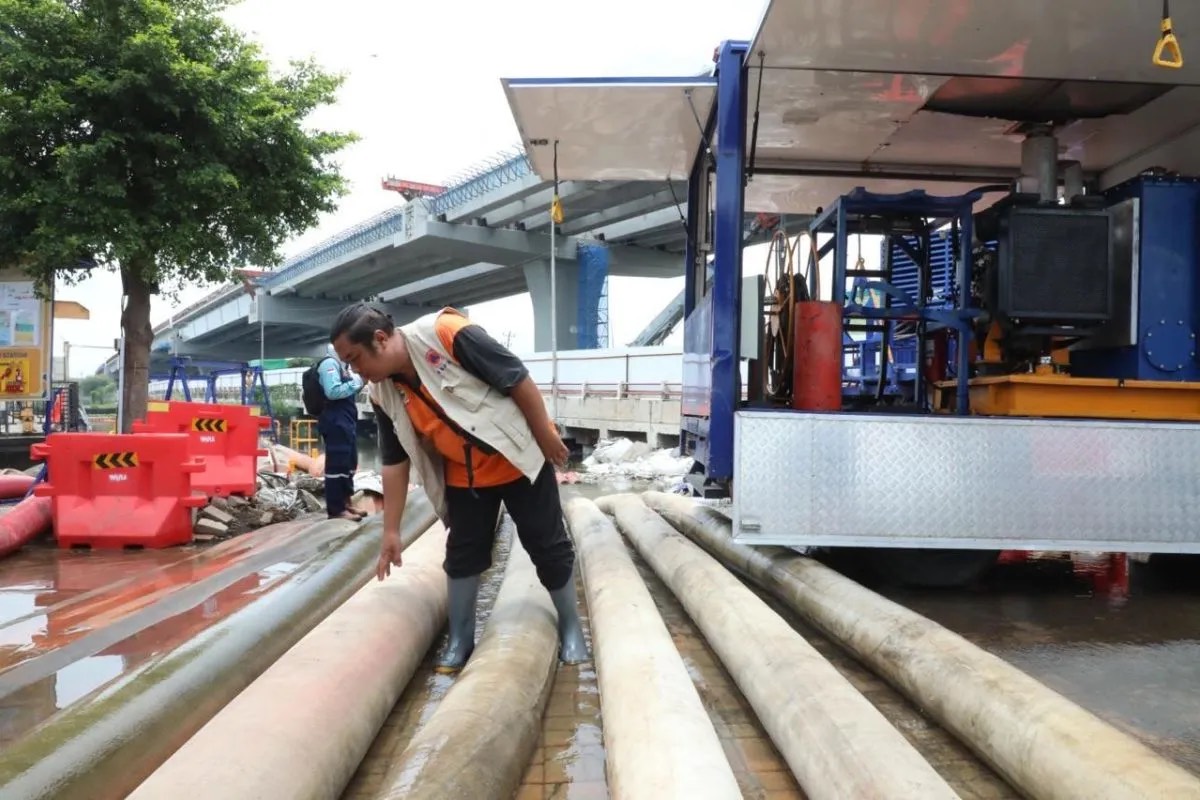 8 Pompa Dikerahkan, Pemprov Jateng Tangani Banjir Semarang–Demak