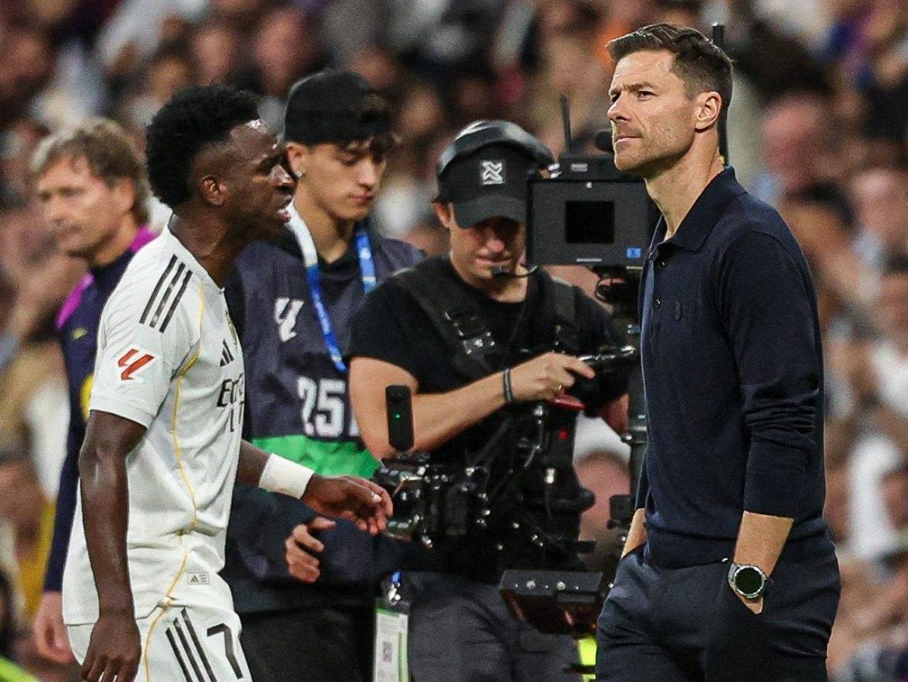 Vinicius Junior Ngambek Saat Diganti, Xabi Alonso Beri Sikap Dingin