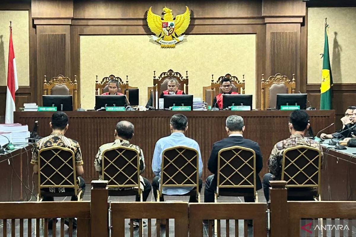 3 Hakim Penerima Suap CPO Dituntut 12 Tahun Penjara dan Denda Rp500 Juta