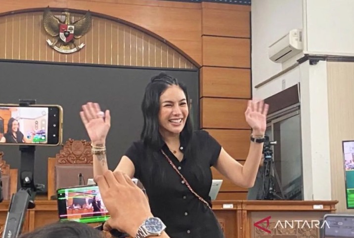 Nikita Mirzani Banding, Kubu Reza Gladys Santai