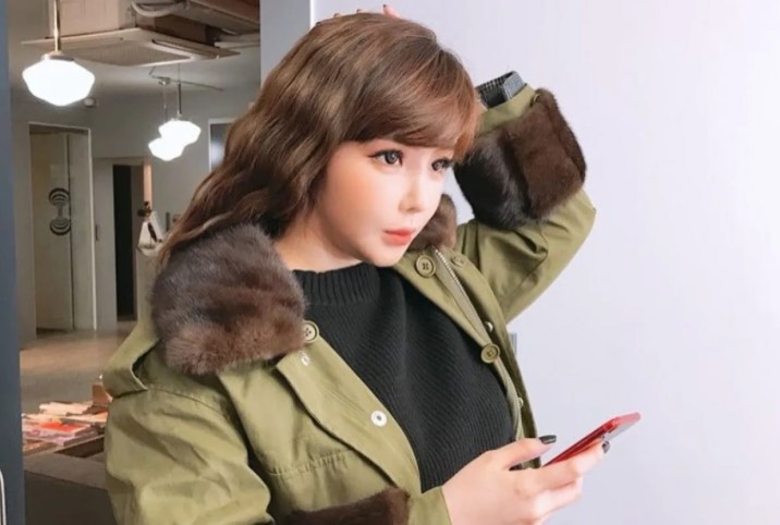 Park Bom Bongkar Keburukan YG Entertainment, Operasi Plastik Tidak Dibayar