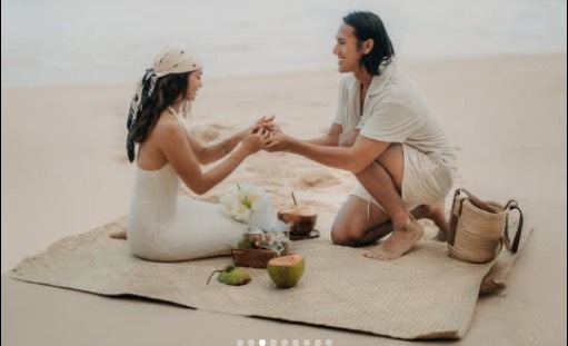 Lamar Hana Malasan di Pantai, Janji Beri Tawa dan Cinta