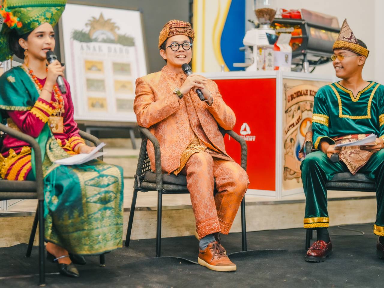 Tampil di Jakarta Coffee Week 2025, Roemah Koffie Gelar Nikahan Massal Anak Daro