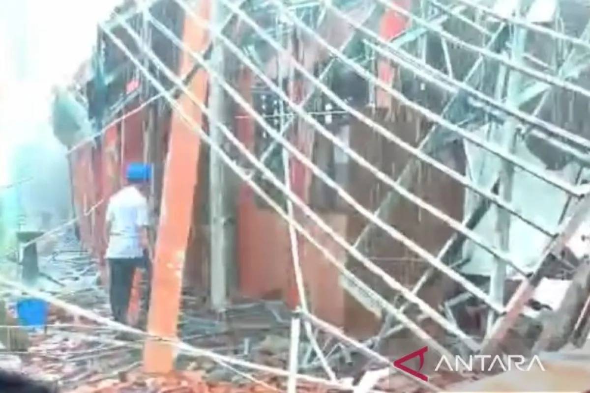 Gedung SMKN 1 Gunung Putri Ambruk Lukai 44 Siswa, Camat Sebut Bangunan Lama