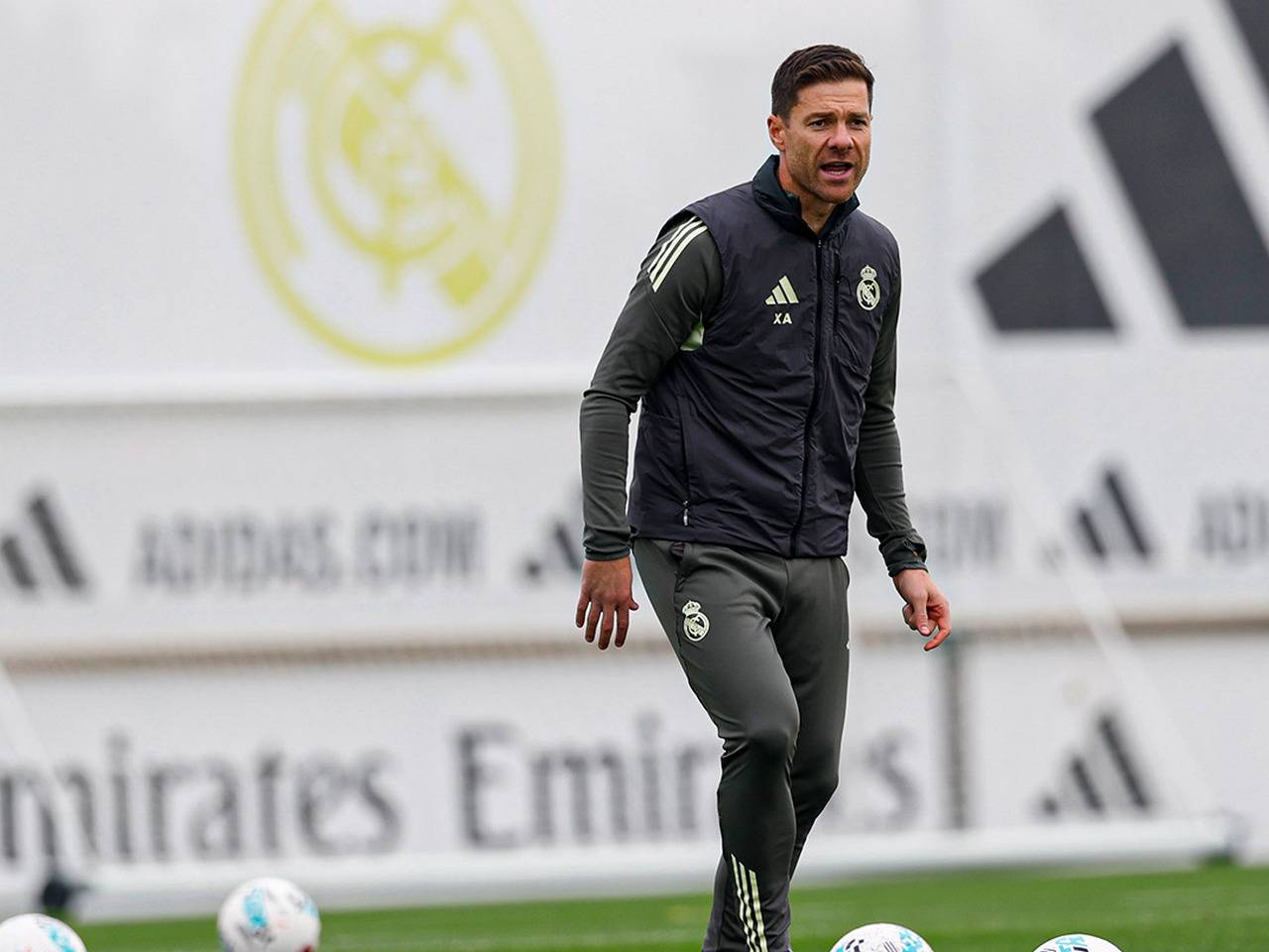 Jelang Liverpool vs Real Madrid, Xabi Alonso Hindari Sorotan 200 Kamera