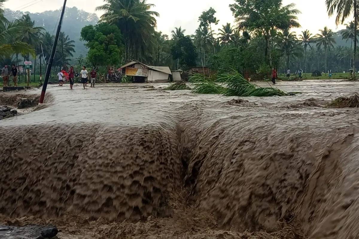 Semeru Erupsi 147 Kali dan 2 Getaran Banjir Lahar Picu Kenaikan Debit Air DAS