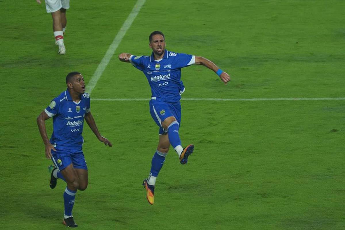 Gelandang Persib Bandung Lucho Guaycochea Dipastikan Absen Lawan Dewa United