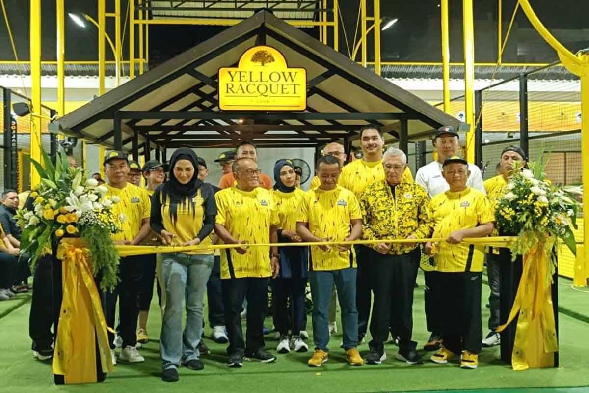Bahlil Lahadalia Resmikan Lapangan Padel, Disebut Strategi Dekati Anak Muda