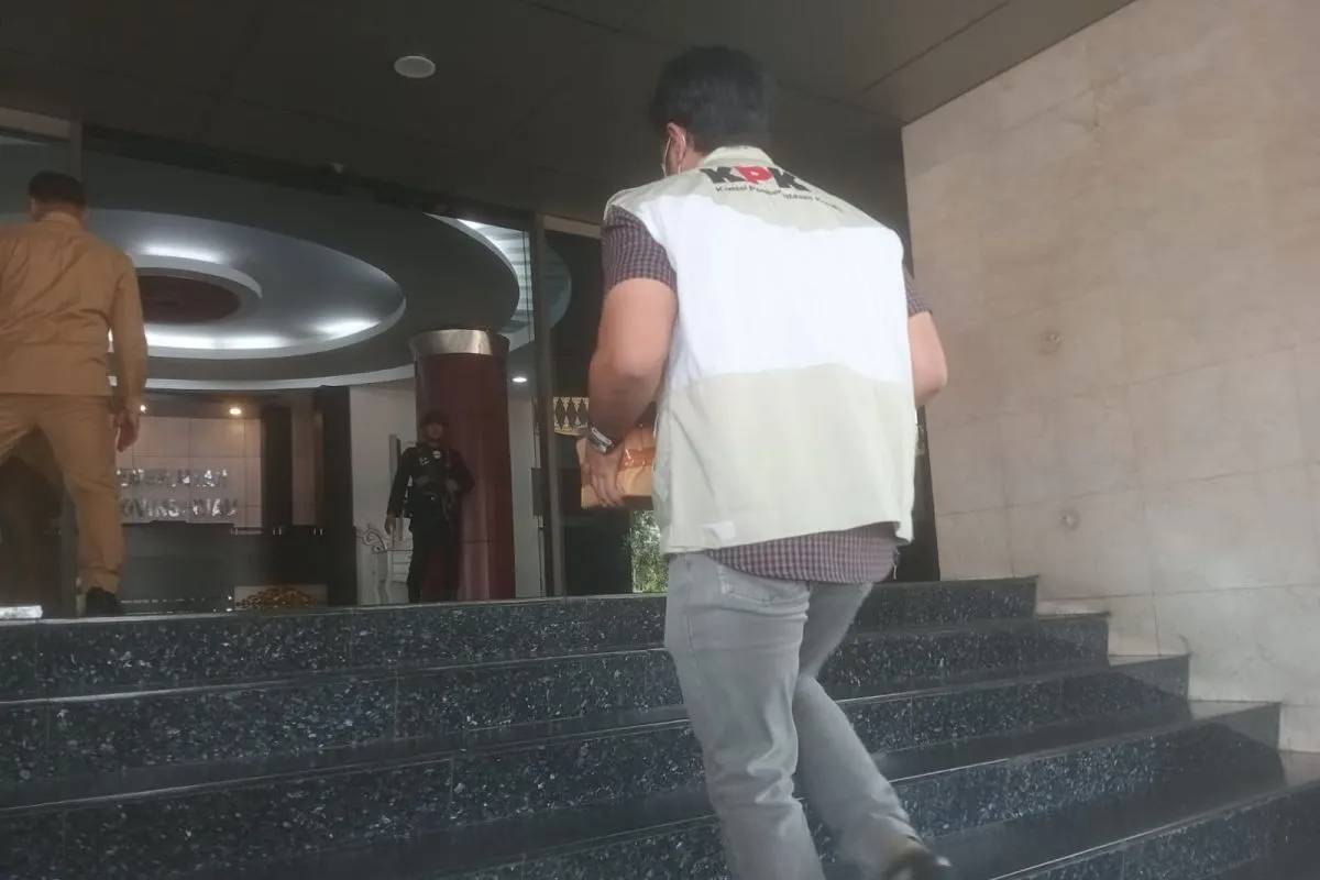 KPK Buru Bukti Pemerasan di Kantor Gubernur, Dokumen APBD Riau Jadi Sasaran