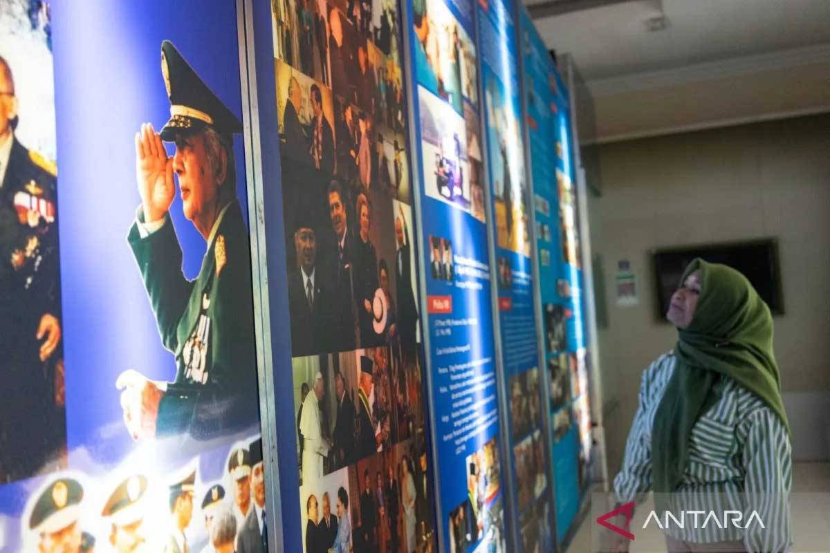 Natalius Pigai Ogah Komentar Soal Gelar Pahlawan untuk Soeharto