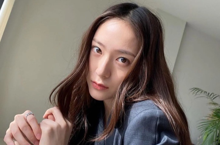Krystal Jung Segera Luncurkan Album Baru, Fans Bisa Nonton Sesi Rekaman