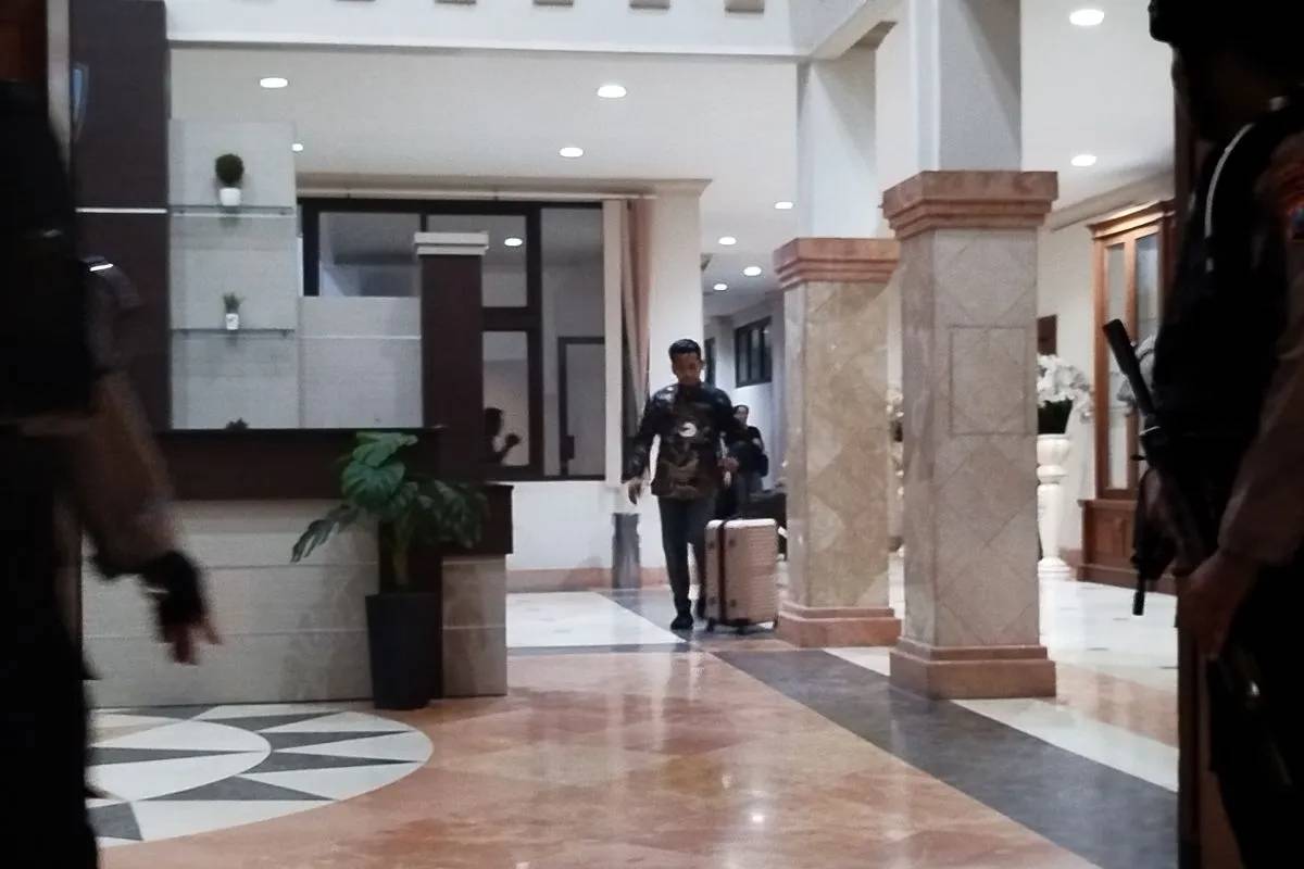 KPK Geledah 6 Lokasi di Ponorogo Termasuk Kantor Bupati, Bawa 3 Koper Dokumen