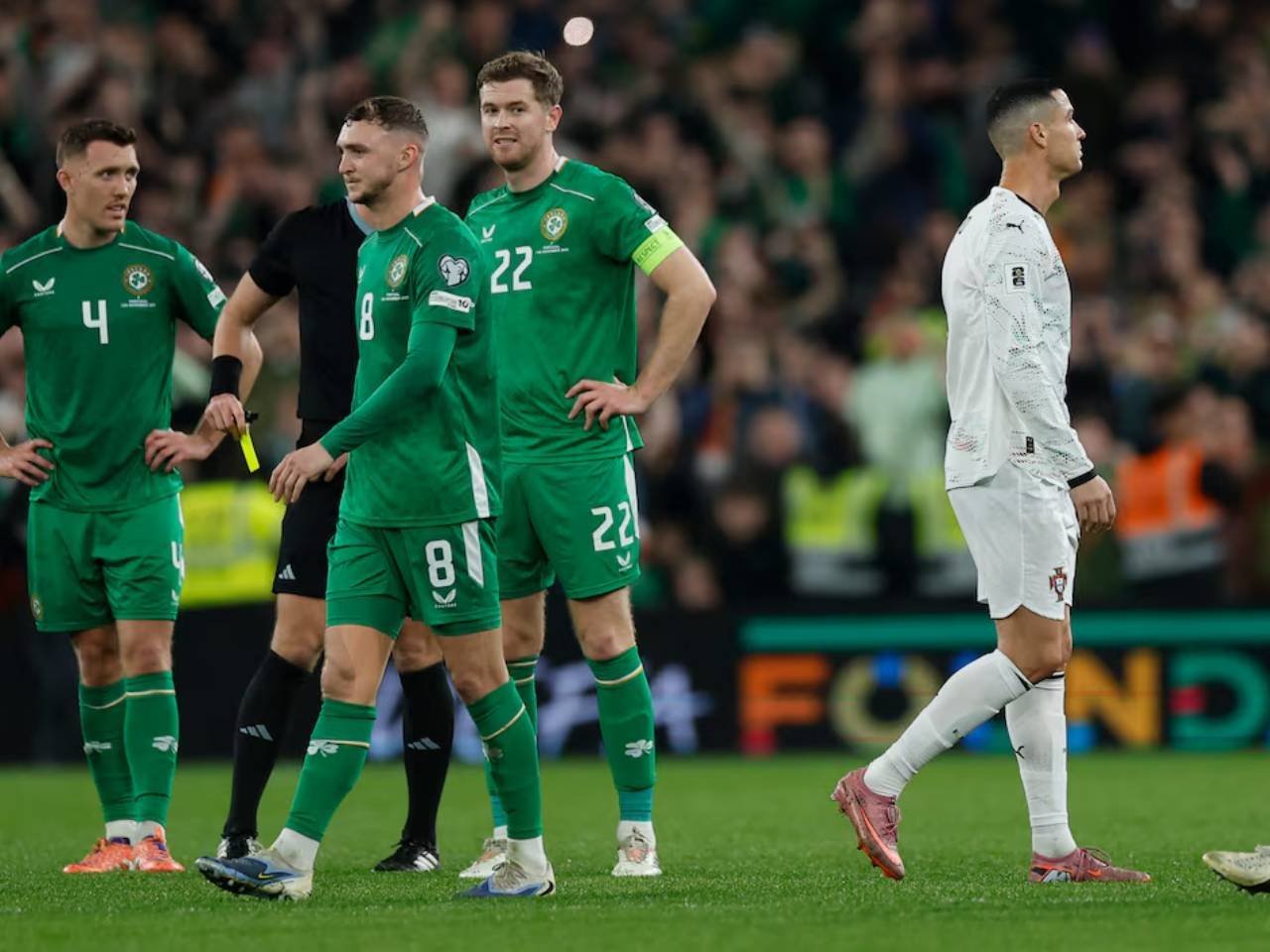 Ronaldo Dapat Kartu Merah Seusai Tantang Suporter Irlandia