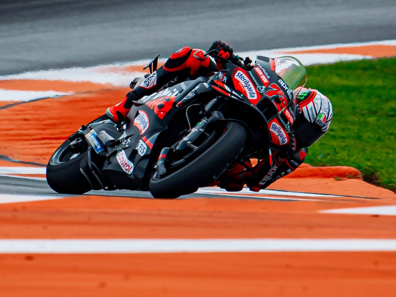 Cetak Rekor Bersama Aprilia, Bezzecchi Tutup MotoGP 2025 dengan Sempurna