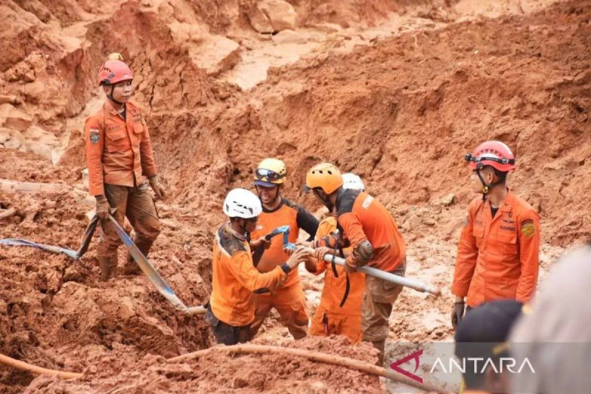 Korban Meninggal Longsor Cilacap Bertambah Jadi 13 Orang, 10 Masih Dicari