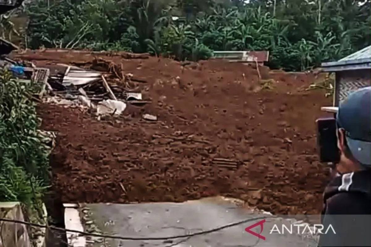 2 Warga Tewas, 27 Orang Masih Dicari dalam Longsor di Banjarnegara