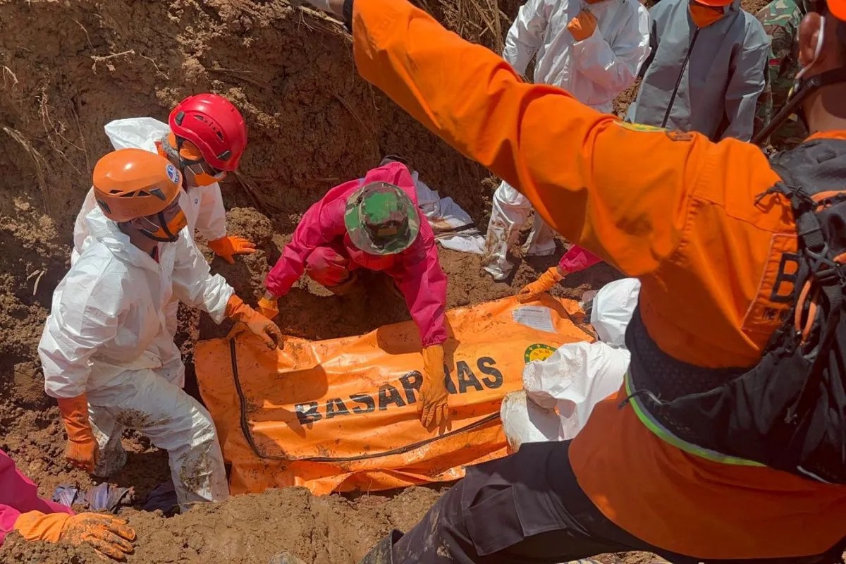 Korban Meninggal Longsor Cilacap Jadi 20 Orang, 2 Masih Dicari