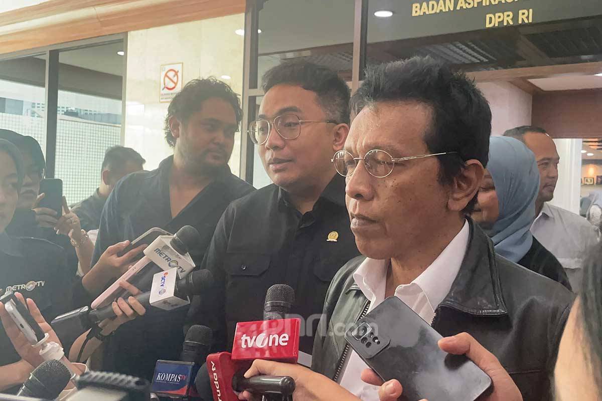 Adian Napitupulu Minta Pemerintah Lebih Objektif Soal Thrifting