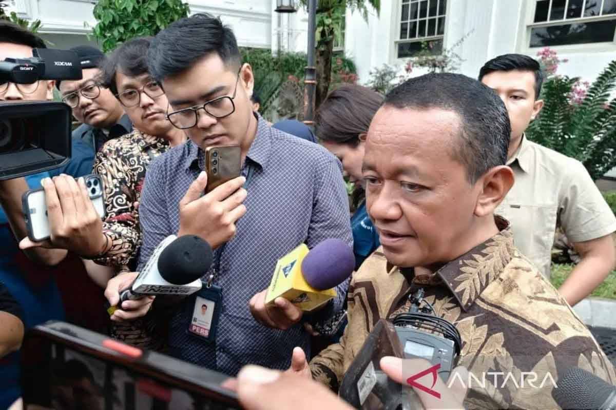 Bahlil Lahadalia Pastikan BBM Tersedia untuk Rakyat Meski SPBU Swasta Tak Menjual