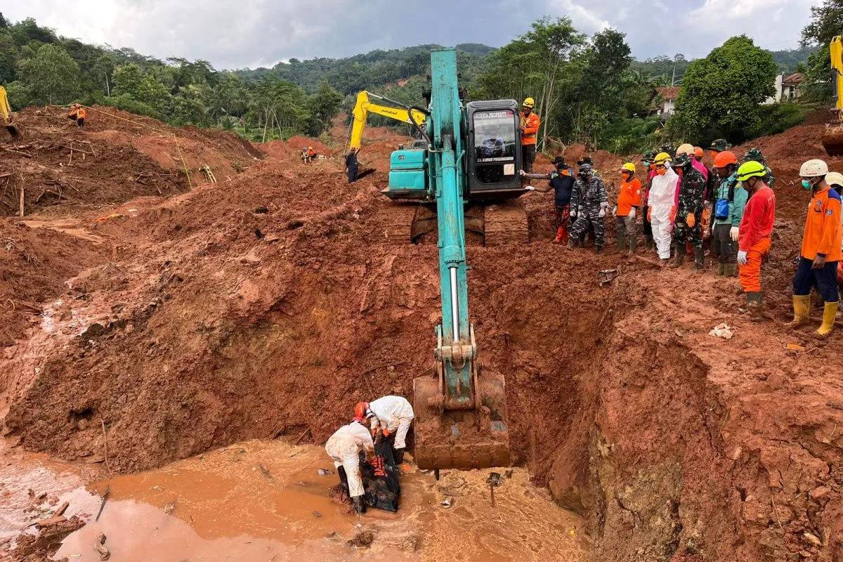 3 Korban Longsor Cilacap Masih Dicari, Material Tebal Hambat Evakuasi