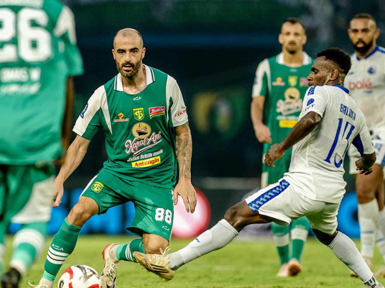 Klasemen Super League 2025/26: Derbi Jatim Imbang, Borneo FC Perkasa