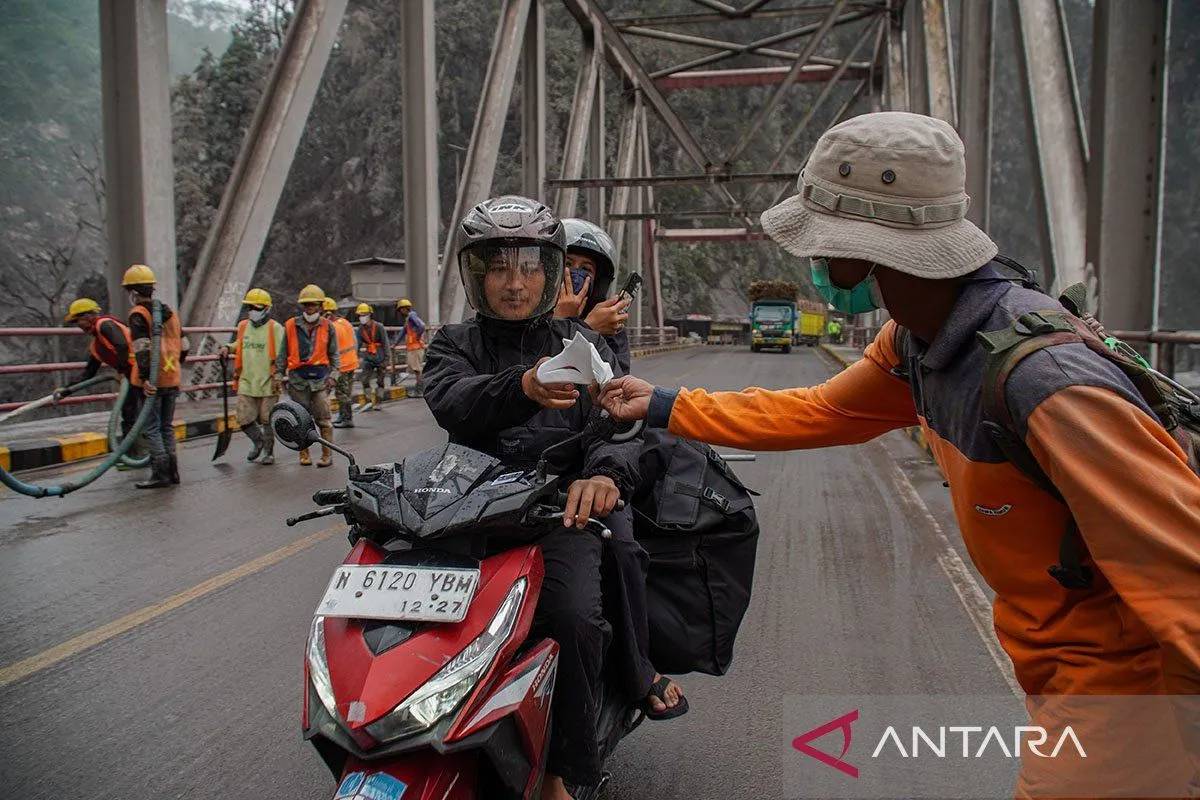 Gempa Lahar dan Letusan Masih Aktif, Status Gunung Semeru Tetap Awas