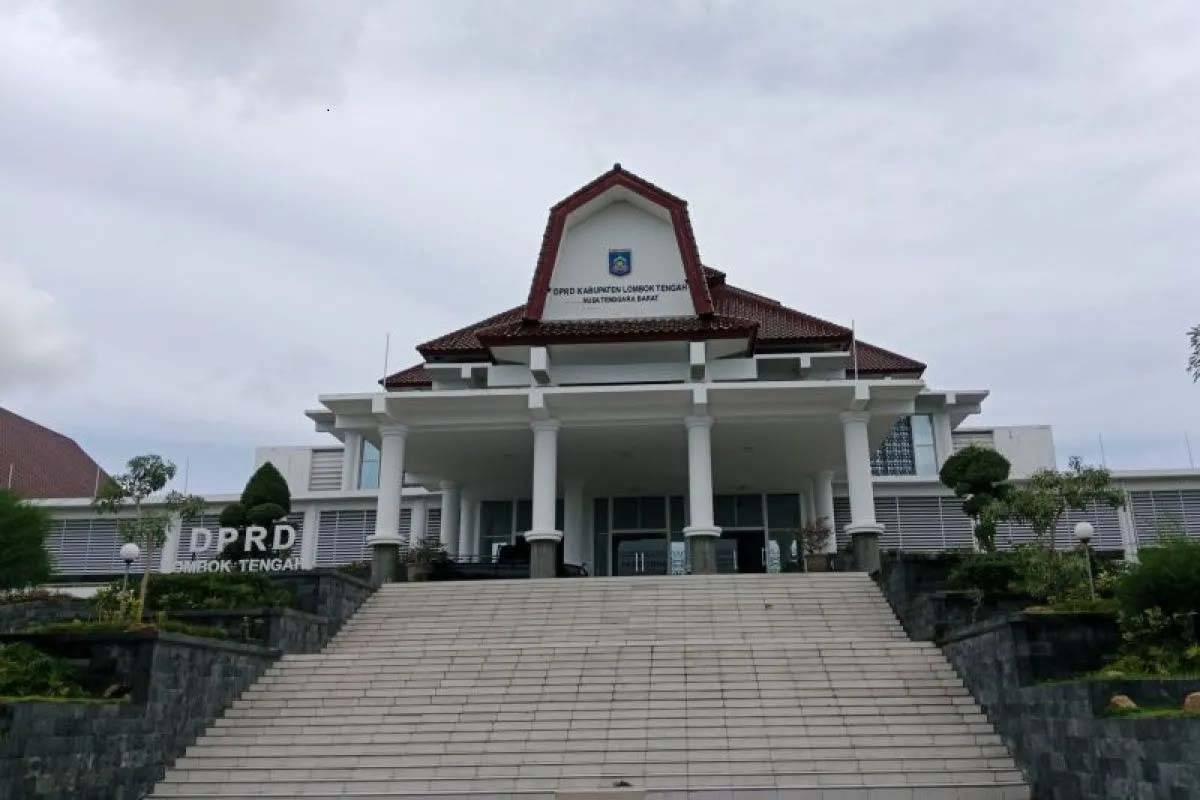 Dono Kasino Indro Resmi Jadi Anggota DPRD Lombok Tengah, Diharap Amanah