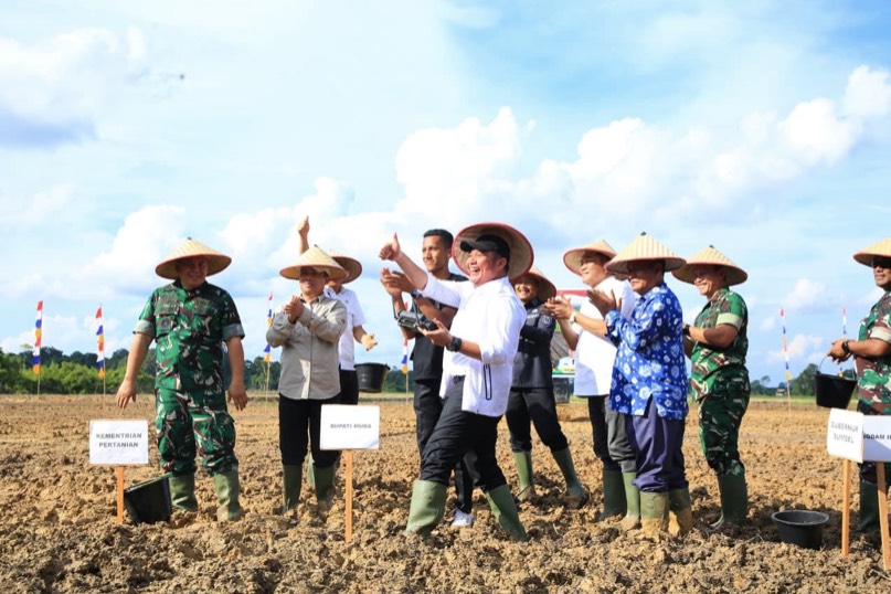 Pemprov dan TNI Bersinergi, Herman Deru Target Sumsel 3 Besar Penyangga Pangan Nasional