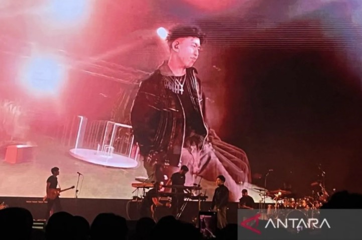 Konser Pecah Banget, Rich Brian Have Fun Bareng Penggemar
