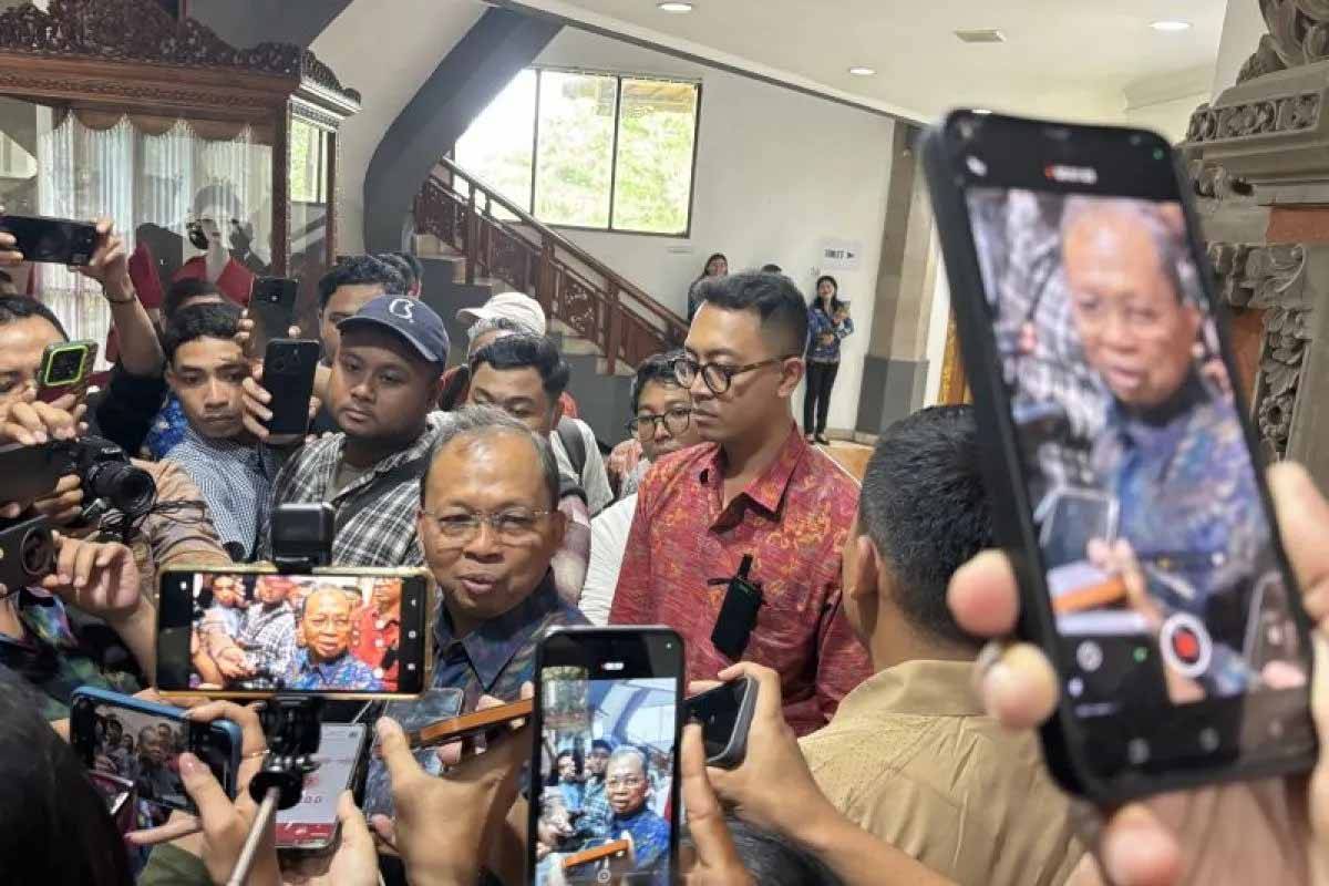 Wayan Koster Tetap Tolak Lift Kaca di Nusa Pendia, Disebut Risiko Tinggi