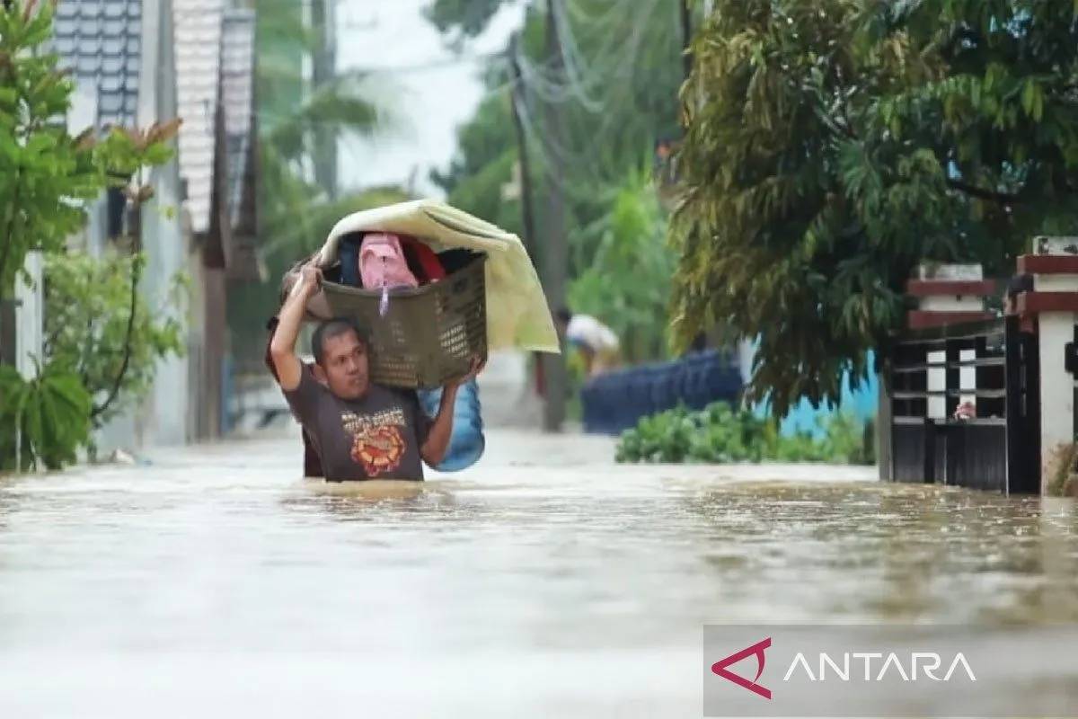 Banjir dan Longsor Putus Akses 10 Kecamatan Aceh Tamiang, Bantuan Lewat Udara & Laut