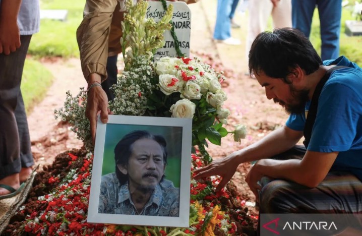 Anak Ungkap Kronologis Epy Kusnandar Meninggal, Muntah, Ditemukan di Bawah Kasur