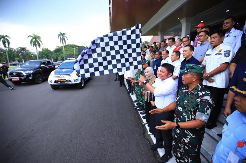 Lepas 23 Armada Bantuan Bencana Sumatera, Herman Deru: Jaga Kekompakan