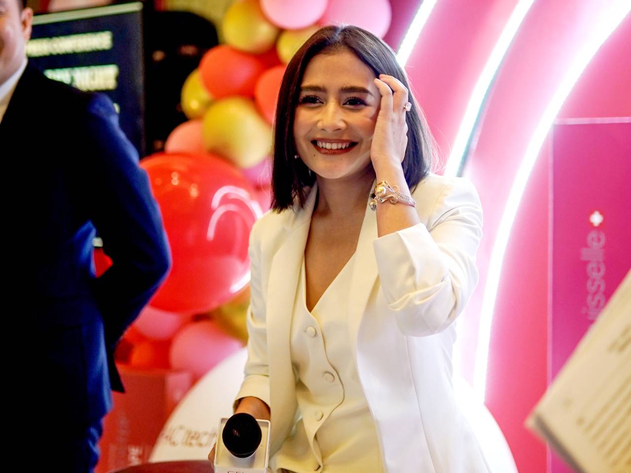 Cellbooster Gaet Prilly Latuconsina sebagai Brand Ambassador