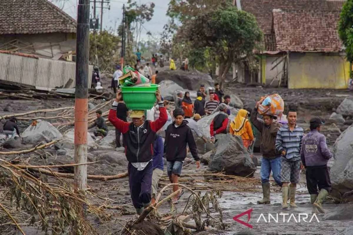 Lahar Hujan Semeru Terjang Dusun Sumberlangsep, Ratusan Warga Mengungsi ke Perbukitan