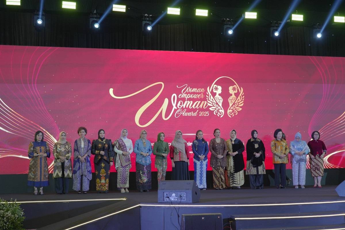 Bio Farma Bangga, Direktur Pemasaran Raih Women Empower Women Awards 2025