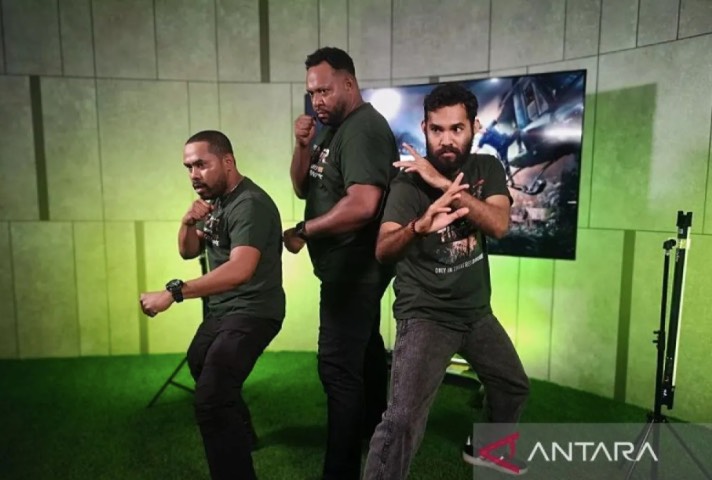 Bintang Film Timur Diajari Rendah Hati oleh Iko Uwais