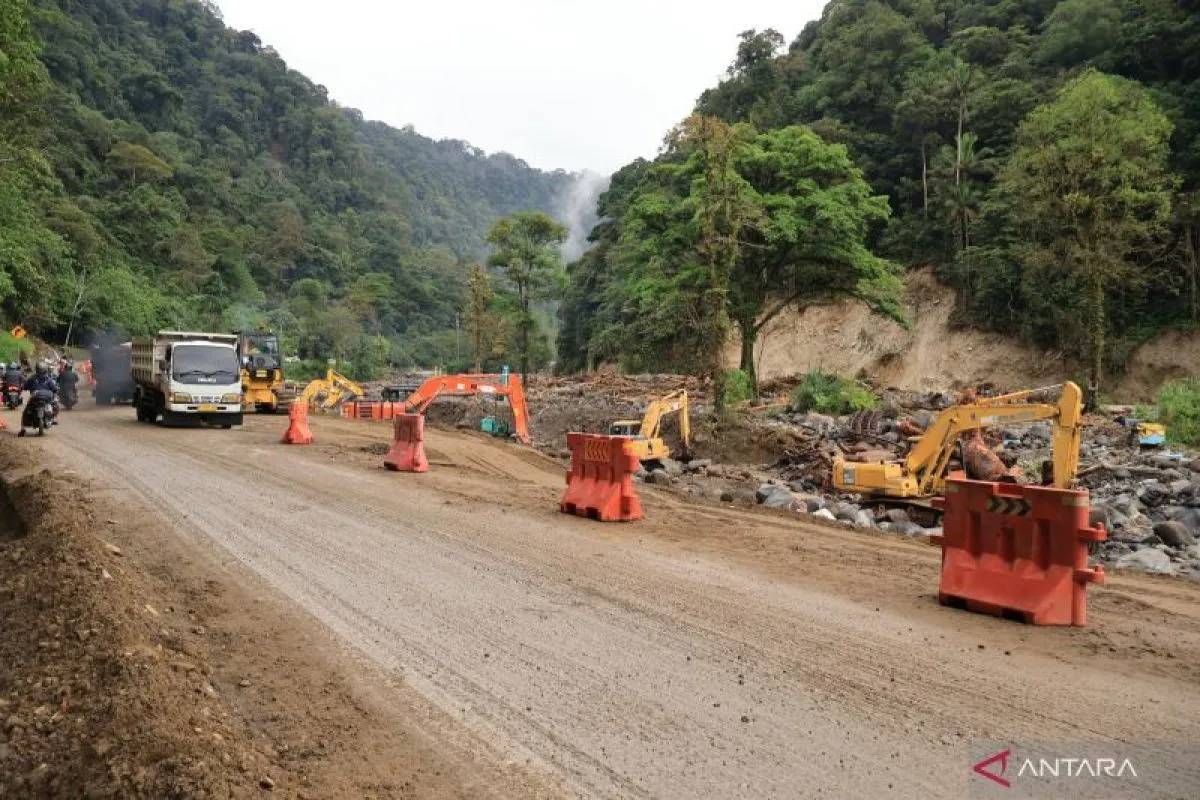 Motor Sudah Bisa Melintasi Lembah Anai, Mobil Menyusul 15 Desember