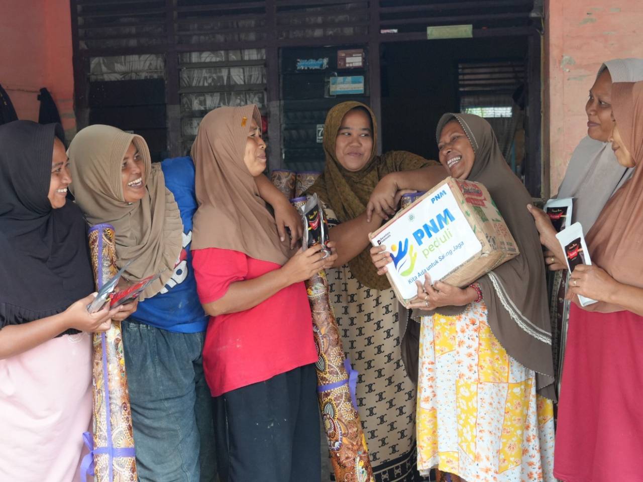 Solidaritas Nasabah PNM, Abon dan Rendang Disalurkan untuk Korban Bencana di Sumatra
