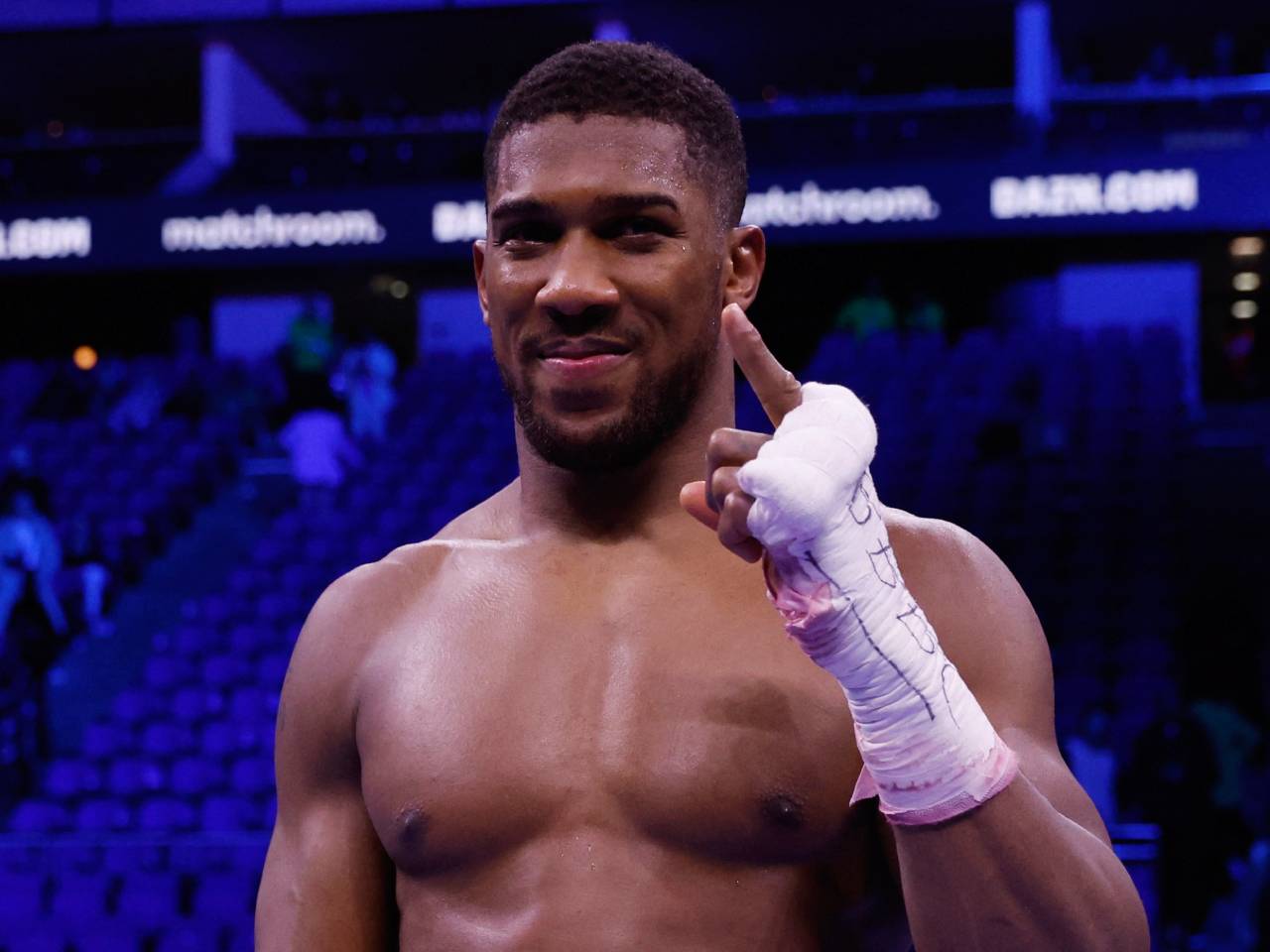 Pecah Ban Jadi Penyebab Kecelakaan Anthony Joshua di Nigeria