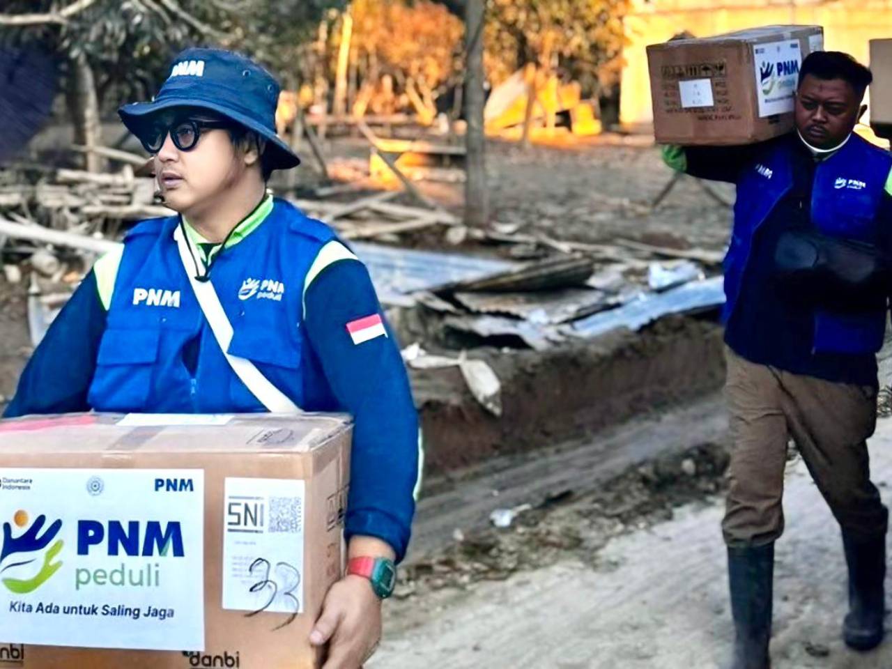 Turun Langsung ke Lapangan, Sukarelawan PNM Bantu Korban Banjir di Sumatra