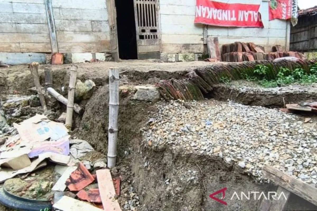 Heboh Tanah Ambles di Blora, Hujan Deras jadi Pemicu