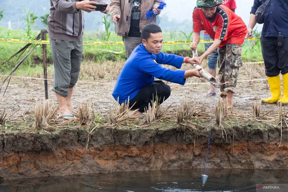 Warga Ambil Air Sinkhole Sumbar untuk Obat, Badan Geologi: Tak Ada Bukti Ilmiah