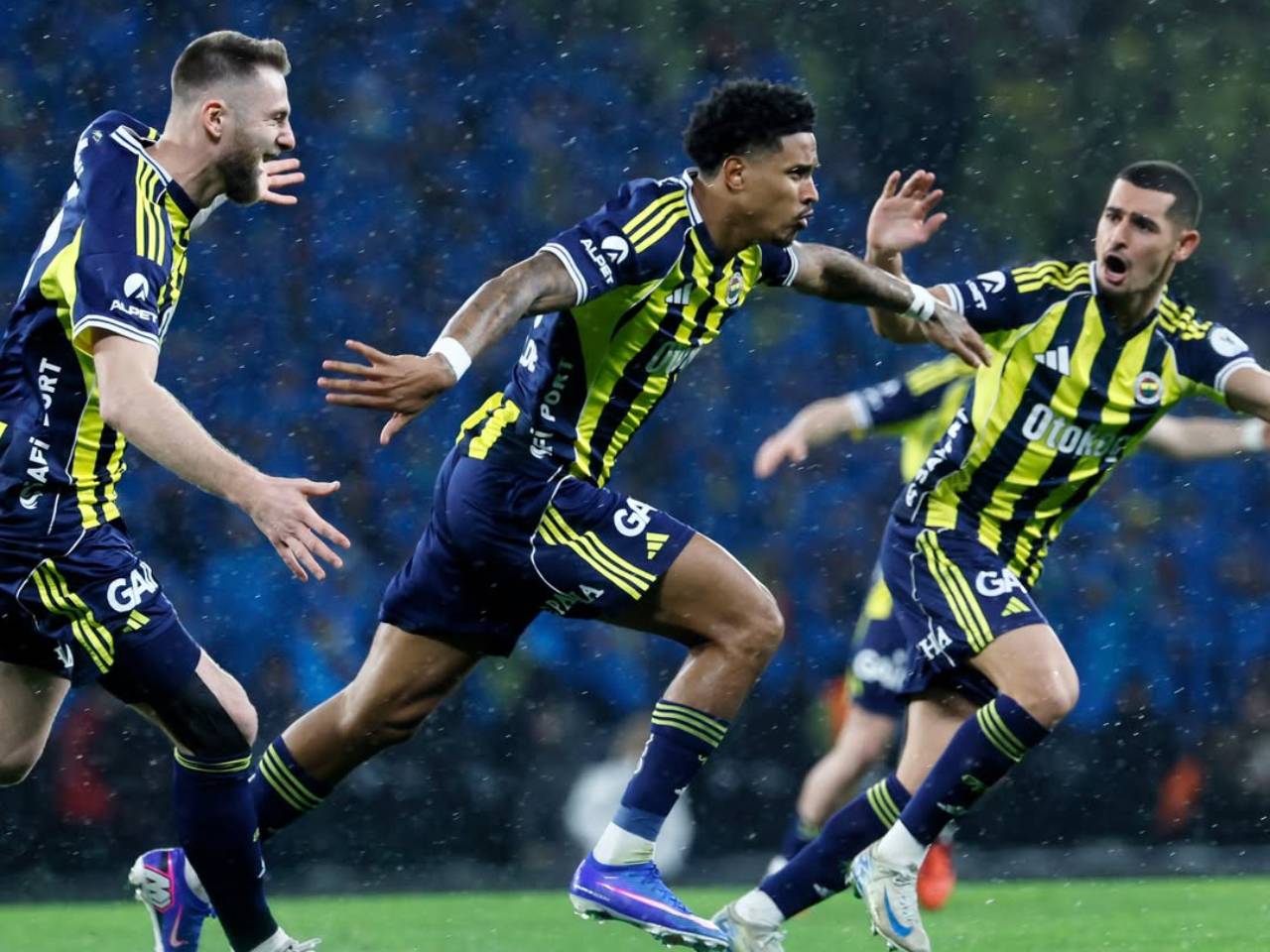 Pemain Keturunan Indonesia Bawa Fenerbahce Juara Piala Super Turki 2025